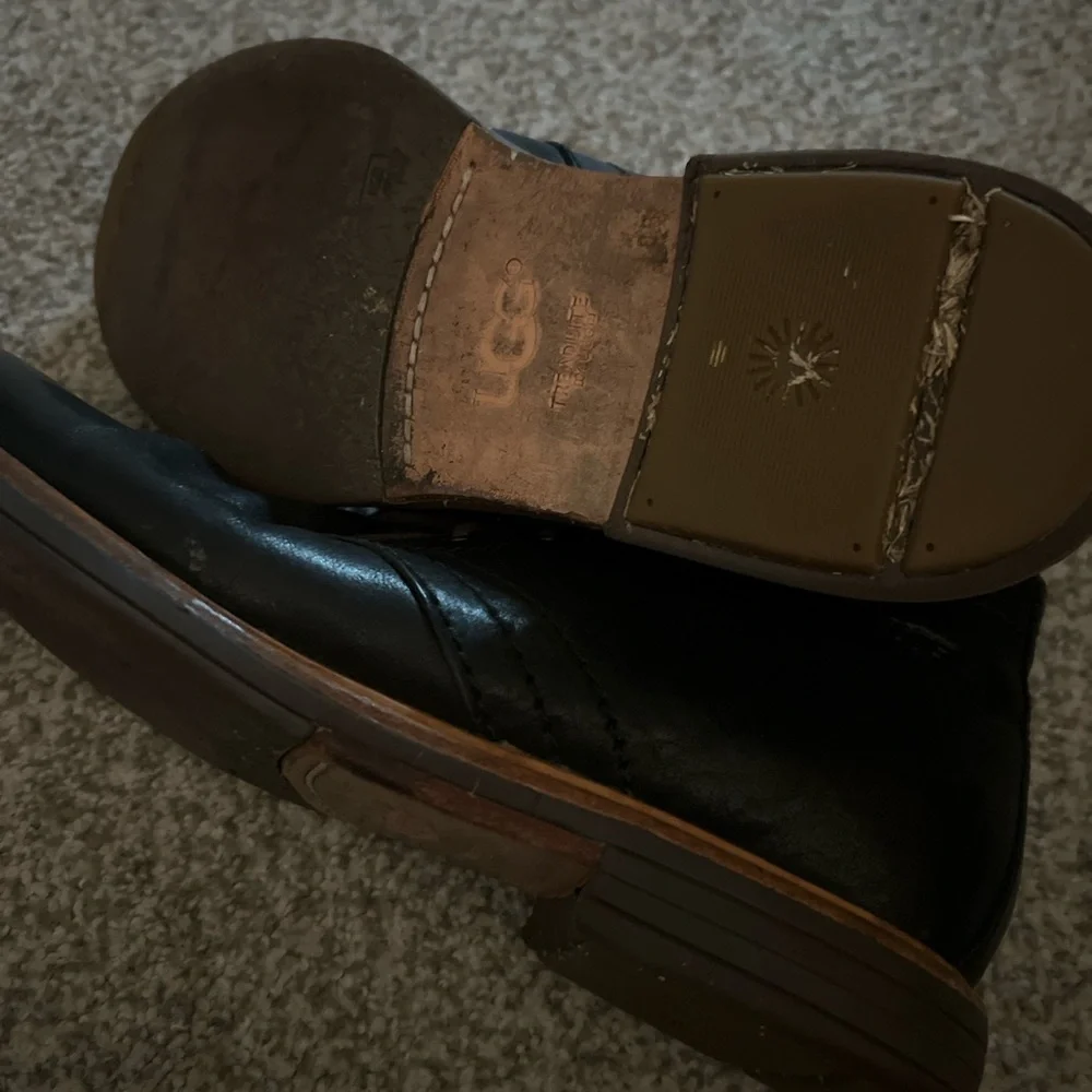 UGG Men's Dark Brown Leather Chukka Boots